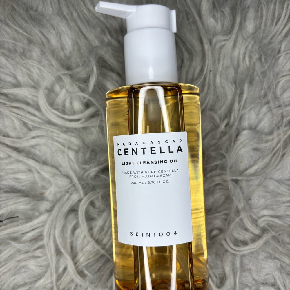 SKIN1004 Madagascar Centella Light Cleansing Oil - Golden Yellow